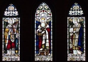 영국의 성 에두아르도 증거자와 캔터베리의 성 둔스타노와 성 안셀모_photo by Rodhullandemu_in the church of St Hildeburgh in Hoylake_England.jpg
